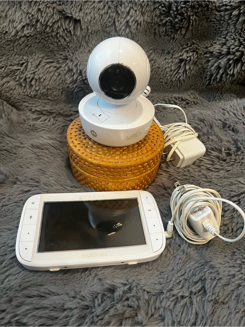 Motorola White Baby Monitor Camera and Parent Unit